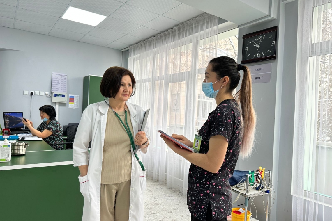 ЖҮРЕК СЕНІМДІ ӘЙЕЛДЕРДІҢ ҚОЛЫНДА БОЛҒАНДА